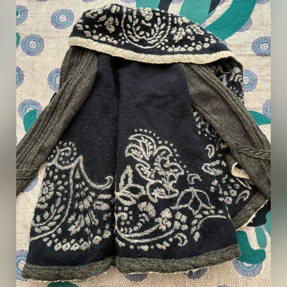 Sweater size xs from Anthropologie.  Very warm.